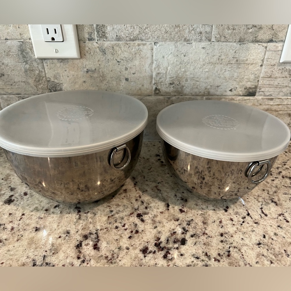 Revere Ware Stainless Steel of 2 Nesting Mixing Bowls w/ O-Rings & Lids.